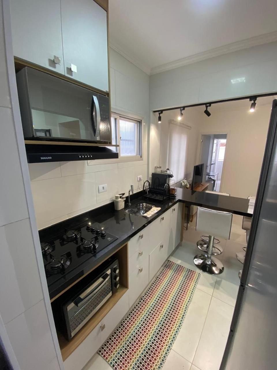 Canto Forte- Suite C/Varanda - Ate 5 Hospedes- Garagem - Wi Fi E 200 Metros Da Praia, 50 Metros Da Av Gastronomica Da Pg Praia Grande  Exteriér fotografie